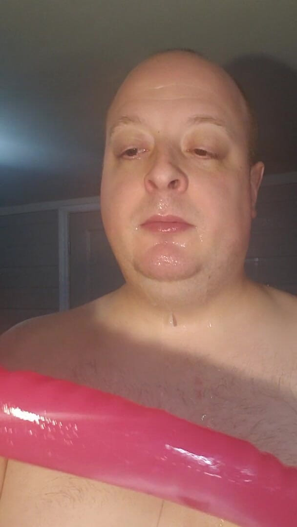 Charlieboy69: Oral adânc în gât imens, vibrator dublu violet de 18 inci