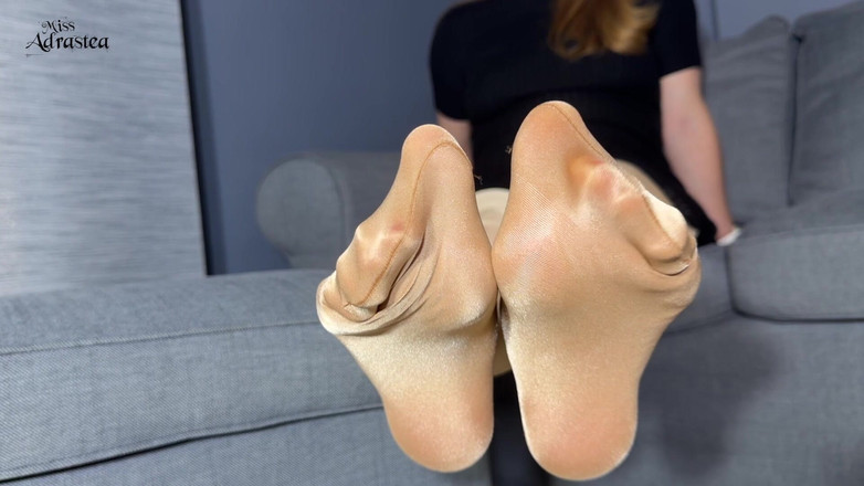 Miss Adrastea: Tiếp tục ngửi và xuất tinh!