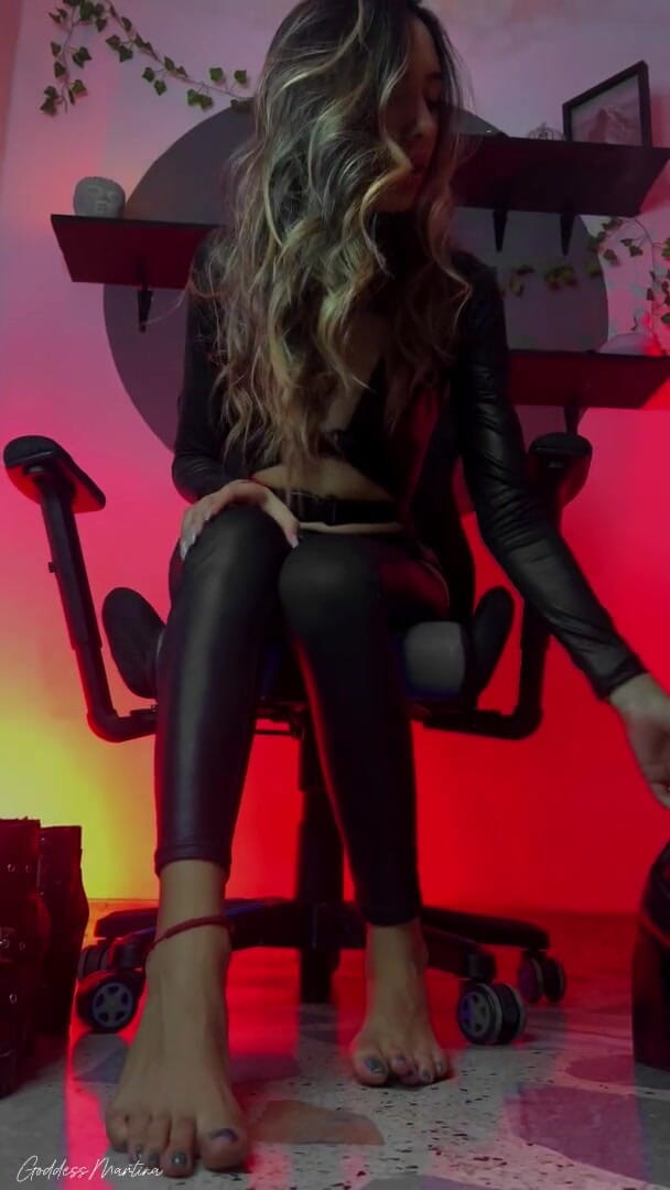 MartinaMagni: Testování vašich dovedností v lízání bot