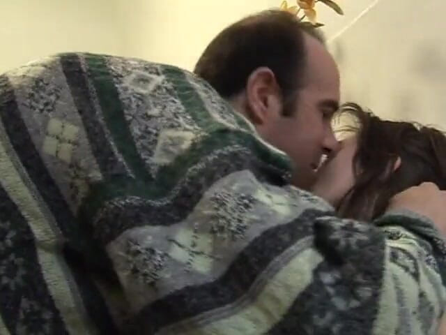 My porn family: Negocios sucios. Padrastro cachondo y malo ama el coño de...