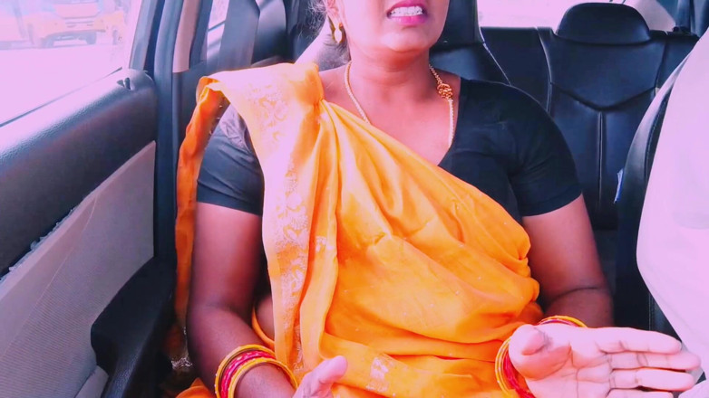 Telugu honey lips: Pembantu rumah desi saree berkongkek dalam kereta Telugu bercakap kotor.