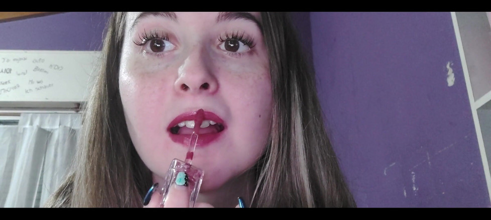 RavenHearth666VIP: Różowa szminka przed wyjściem z domu