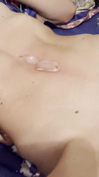 お腹フェチカスタムリクエスト - 2つの溶けるアイスキューブ裸のいじめ
