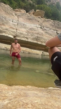 Latino Sucant Une Grosse Bite Mature En Public