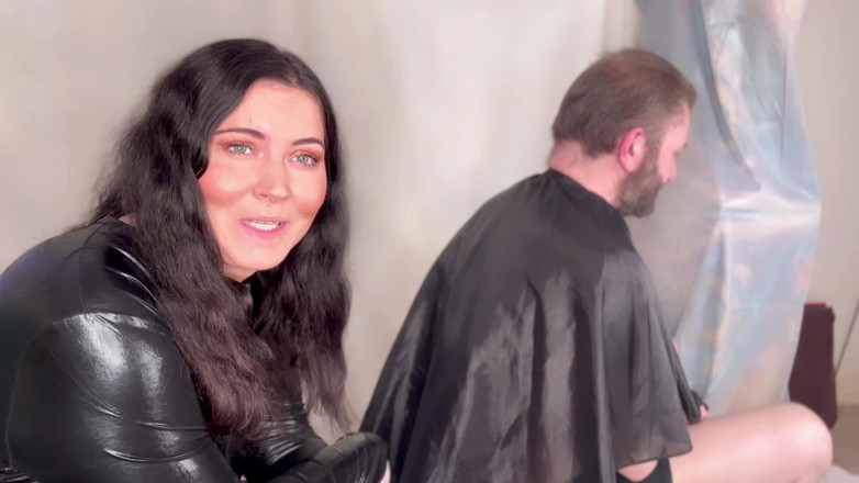 MissFFW: Miss Ffw Shaves Fb Head Hair as Forfeit