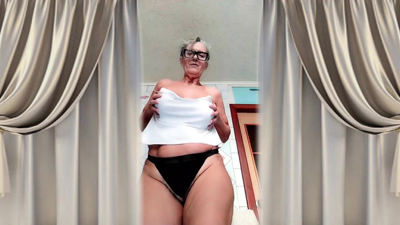 Lukerya: Ibu rumah tangga hot lukerya sebagai polisi seksi