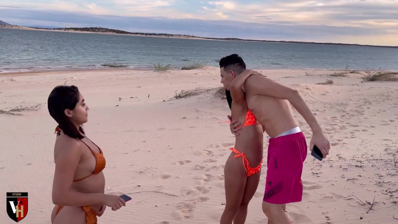 VictorHugo: Sesso sulla spiaggia con una mora
