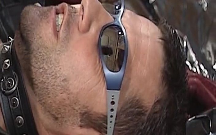 Deutsche Madchen: Sesión de fetiche anal con puta alemana enmascarada
