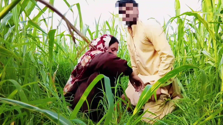 Abida sexy: Stepmama Indiana E Figliastro Kheton Mein Choda Bahut Maja Aaya