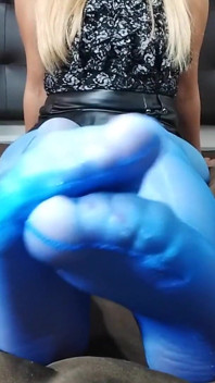 I collant blu sono così caldi, scopami in loro ragazzi!