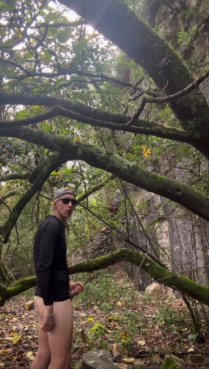 Axton Drake: Hiker Bro geht abseits des Trail, um zu wichsen