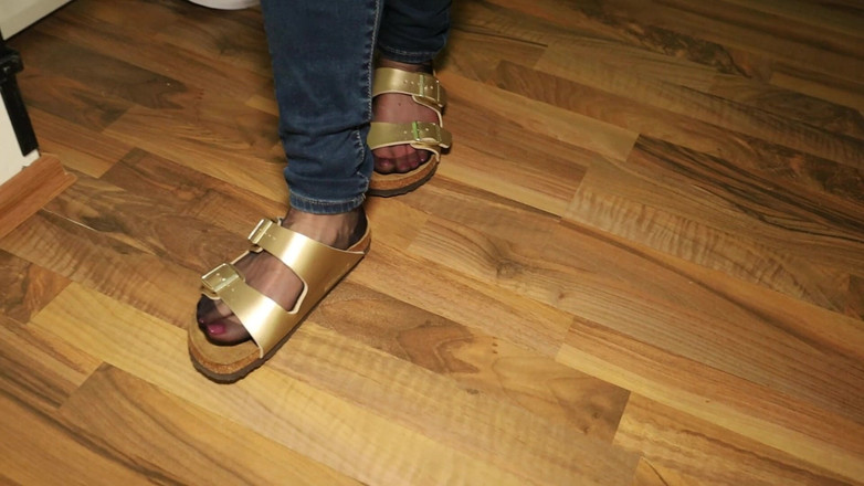 KimisWorld: Nylons &amp; Skinny Jeans - Menjuntai dalam Sandal Klasik