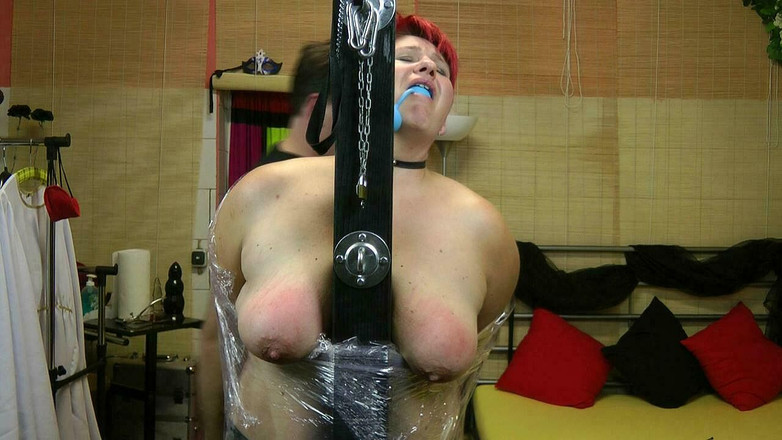 Anna Devot: Annadevot - dibungkus dengan foil - video yang dicambuk.