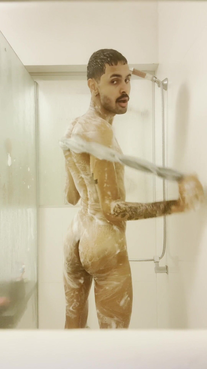 Leandro e Asafe: Tomando una ducha y masturbándose hasta que yo ordeña