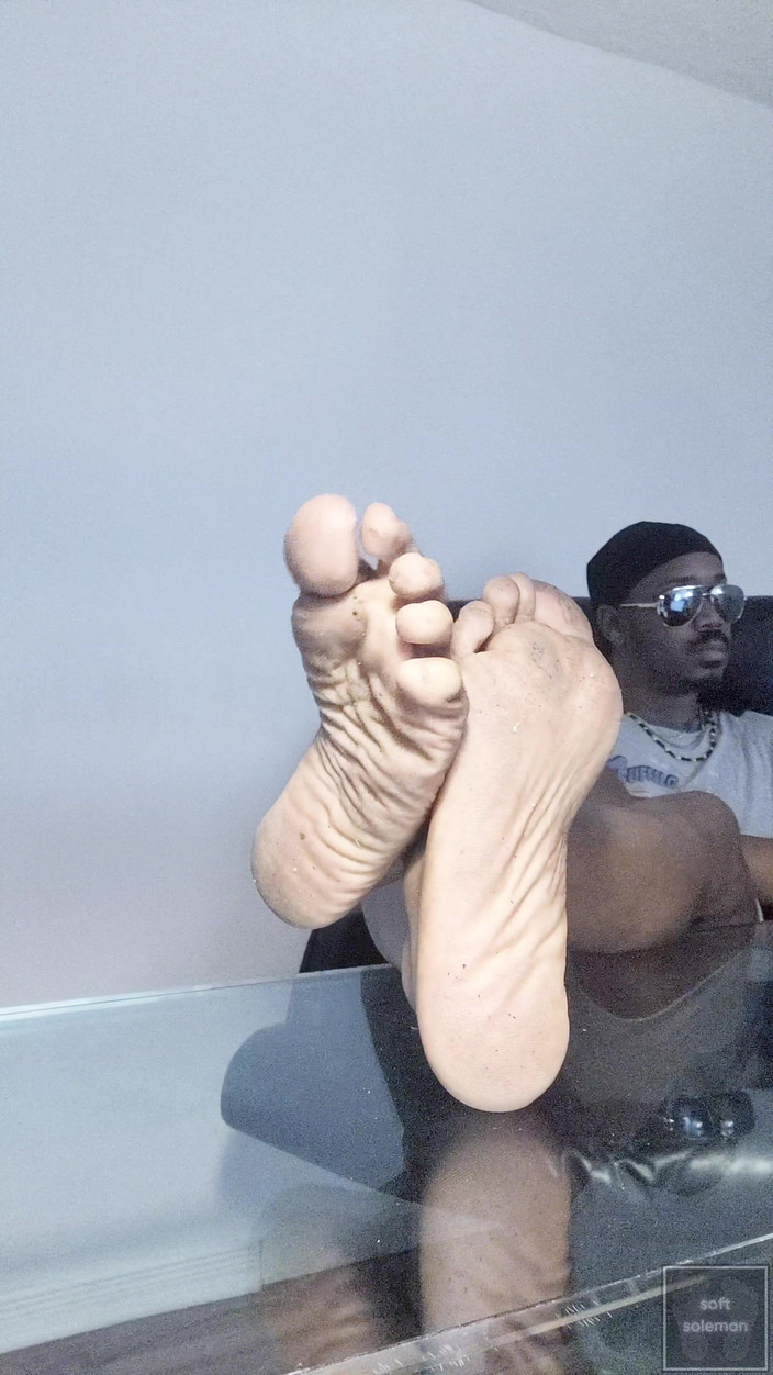 Soft Soleman: 看我肮脏的脚，而我却无视你 （2025）