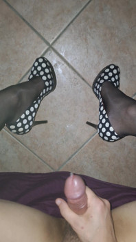 Sissy Slut in Stockings Cums on Heels