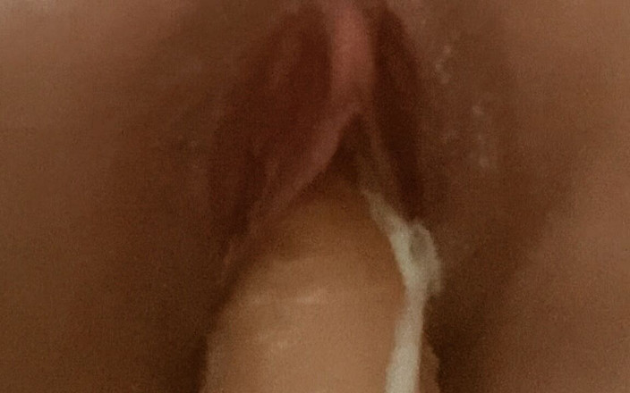 Lady lovewood: Milky MILF