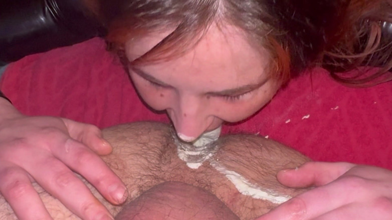 Elena917: Lateks içinde krem şanti ile dilleme bakış açısı (özel video)