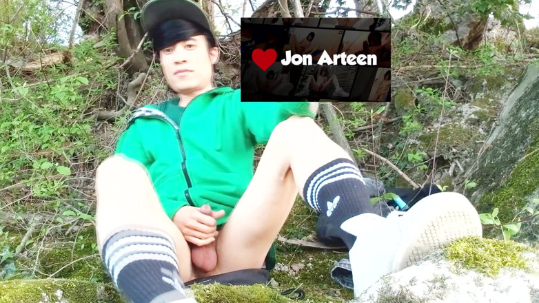 Jon Arteen: Jon Arteen. Twink's Masturbando ao ar livre na natureza termina...
