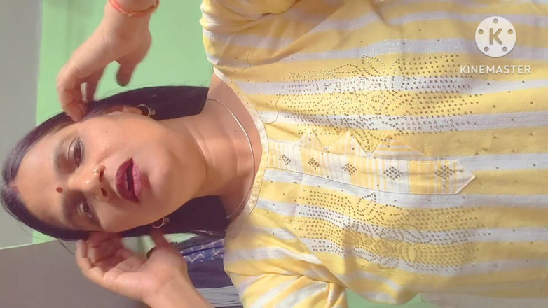 Lustykajolbhabhi: 노이다의 내 친구가 내 침대에 마누라를 남겨