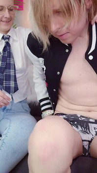 伟大的女主调教在一次伟大的射液中毁了打手枪