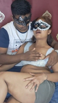 Cuplu indian de amatori Fată în pantaloni scurți sutien mască iubit