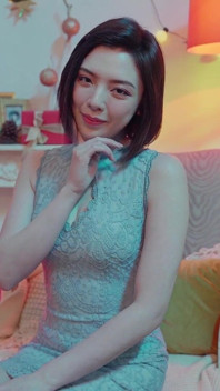 Spectacol solo cu asiatică drăguță sexy