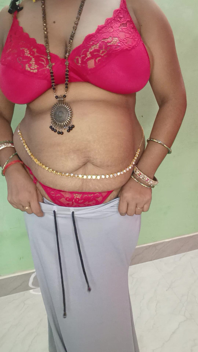 Moglie indiana in sari da sposa, danza nuda, voce chiara in hindi (Suman mster) Indian Wife in Wedding Saree Dance Nude Dance Clear Voice in Hindi (Suman mster)