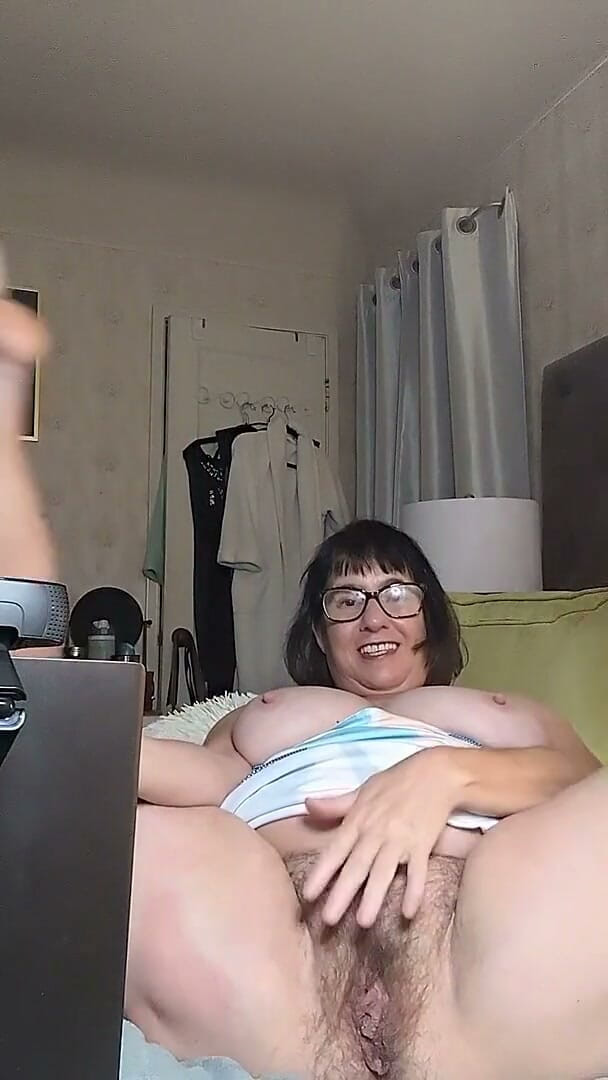 BustyBrendaxx: Stepson Found Stepmom Live on New Cam Site