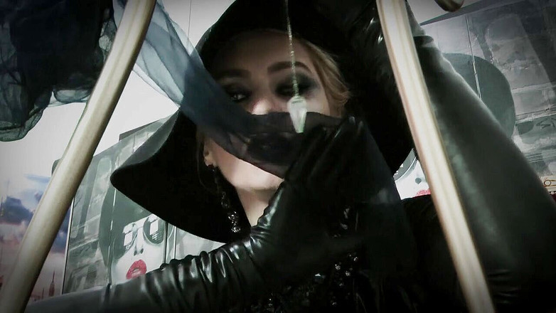 Goddess Celine: Intimidita e sconcertata