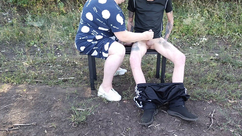 Zona901: 내가 사정할 때까지 내 자지를 쳐주는 공원의 여친
