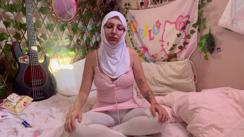 lanalovacutie: Yoga-in-hijab-day-15