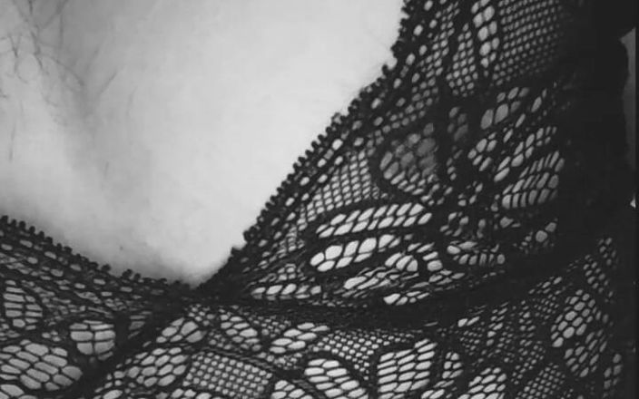 Slimmy Sree: Transformarea sree-ului slab din pânză masculină în lenjerie feminină
