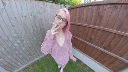 VR smokers HD-2D Videos Only: Chloe Toy - merokok di kebunnya