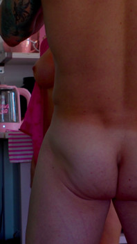 Petite blonde à gros nichons, éjaculation dans la cuisine, spécial 35 mm, 4k