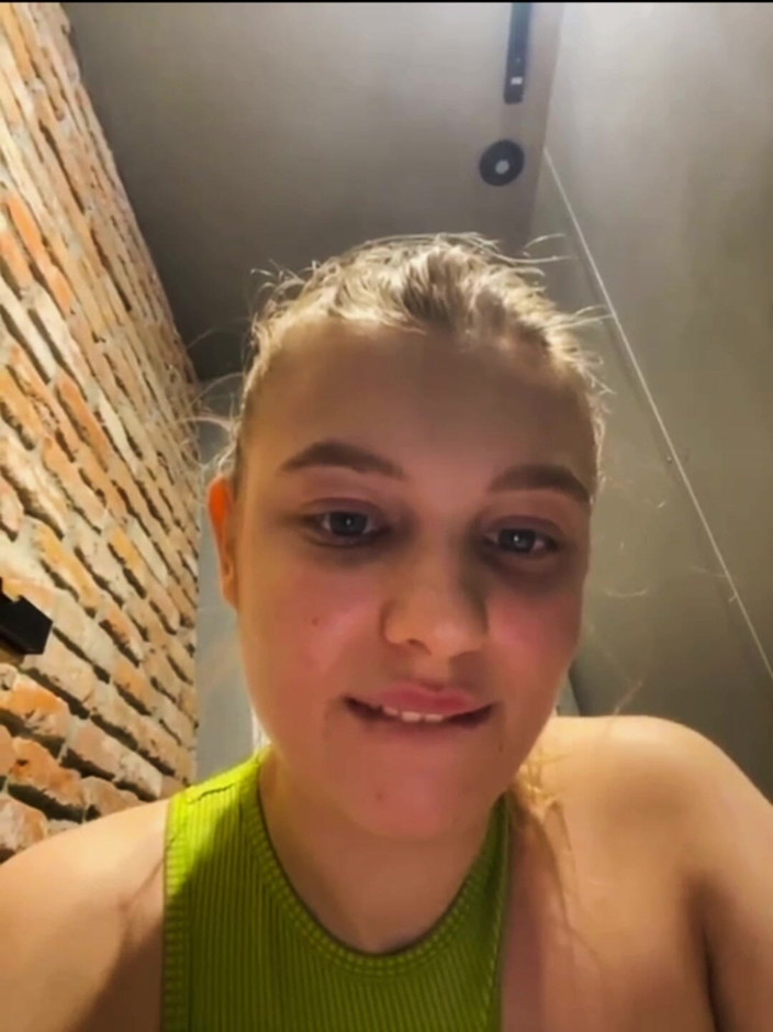 JuiceLussie: Iso hot dientot di gym gila