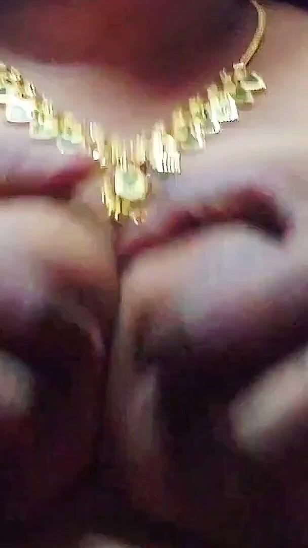 Desi Mohini: La zia ha sedotto il suo ragazzo con le sue...