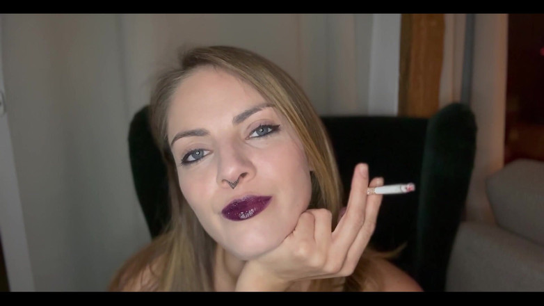 Naughty Natascha: Merokok Panas