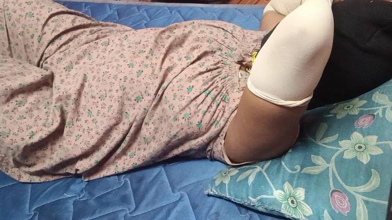 Reshma hot: Тамільська дівчина з гарячими сосками годує морозивом і молоком