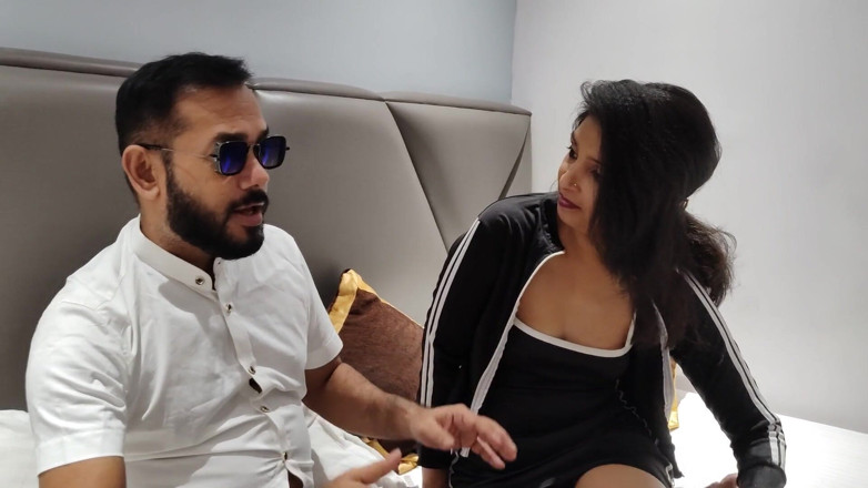 Anjalisingh_sexy: Bir adam odasında sekreterini aradı ve sikildi, sert video