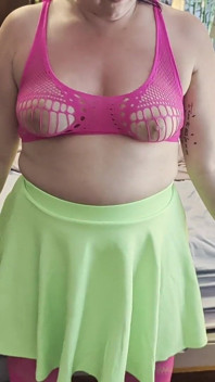 Istri hot ini lagi ngerasy baju baru!