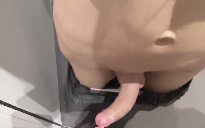nbnabunny: Me estoy tomando tanto tiempo en un vestuario y lo...