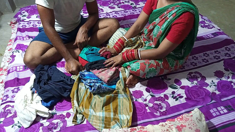 FireeCouple: Morning Me Kapde Bechne Wali Garib Ladki Ko Pese Dekar...