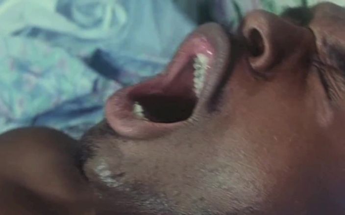 Inhonorof porn: Pelacur jadul ini ngentot semua jenis kontol, bahkan pria kulit...
