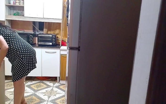 BBW Kelly Mom: Сцена фільму між горщиками та каструлями, які трахаються на кухні