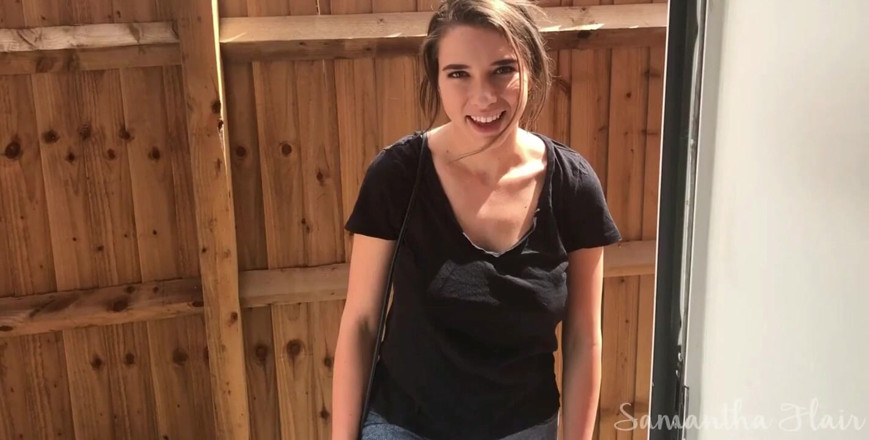 Samantha Flair: Rich Prick paga la pulitrice per essere la sua cameriera...