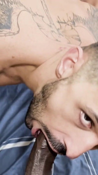 Interrassischer Sex! Mein schwarzer Freund fickt meinen Arsch mit seinem 21 Zentimeter langen Schwanz