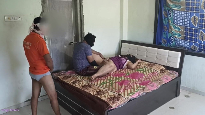 Telugu-fuckers: Perceraian tante telugu dientot sama dua kontol sekaligus