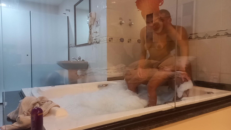 Princesa Fiona: Di balik layar gosip dengan banyak tawa