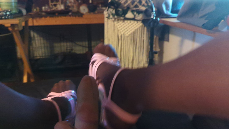 Pantyhose Jasmine: Поглаживаю мой жесткий член с моим силиконовым членом в колготках